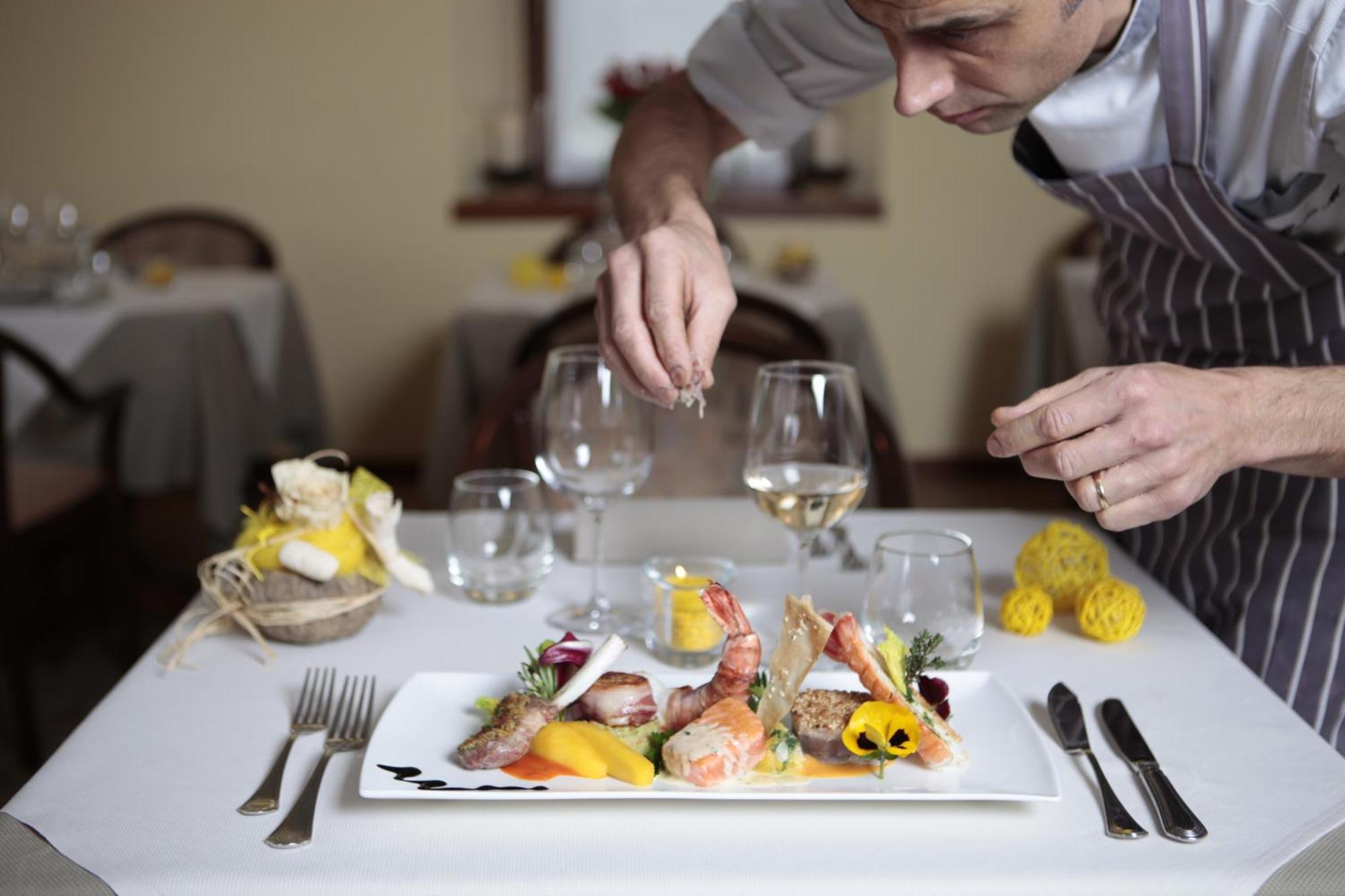 Ristorante Charme Hotel Tre Terre Ponte Brolla 外观 照片