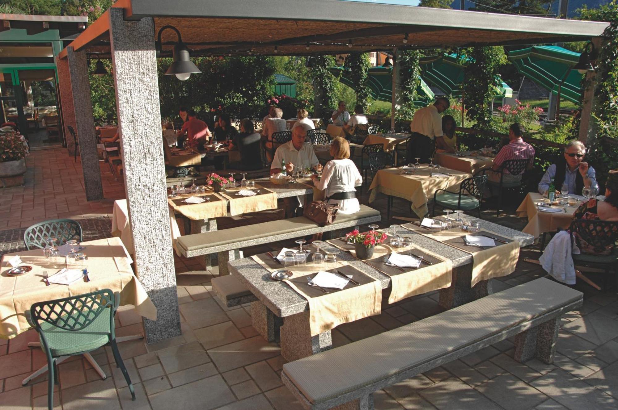 Ristorante Charme Hotel Tre Terre Ponte Brolla 外观 照片